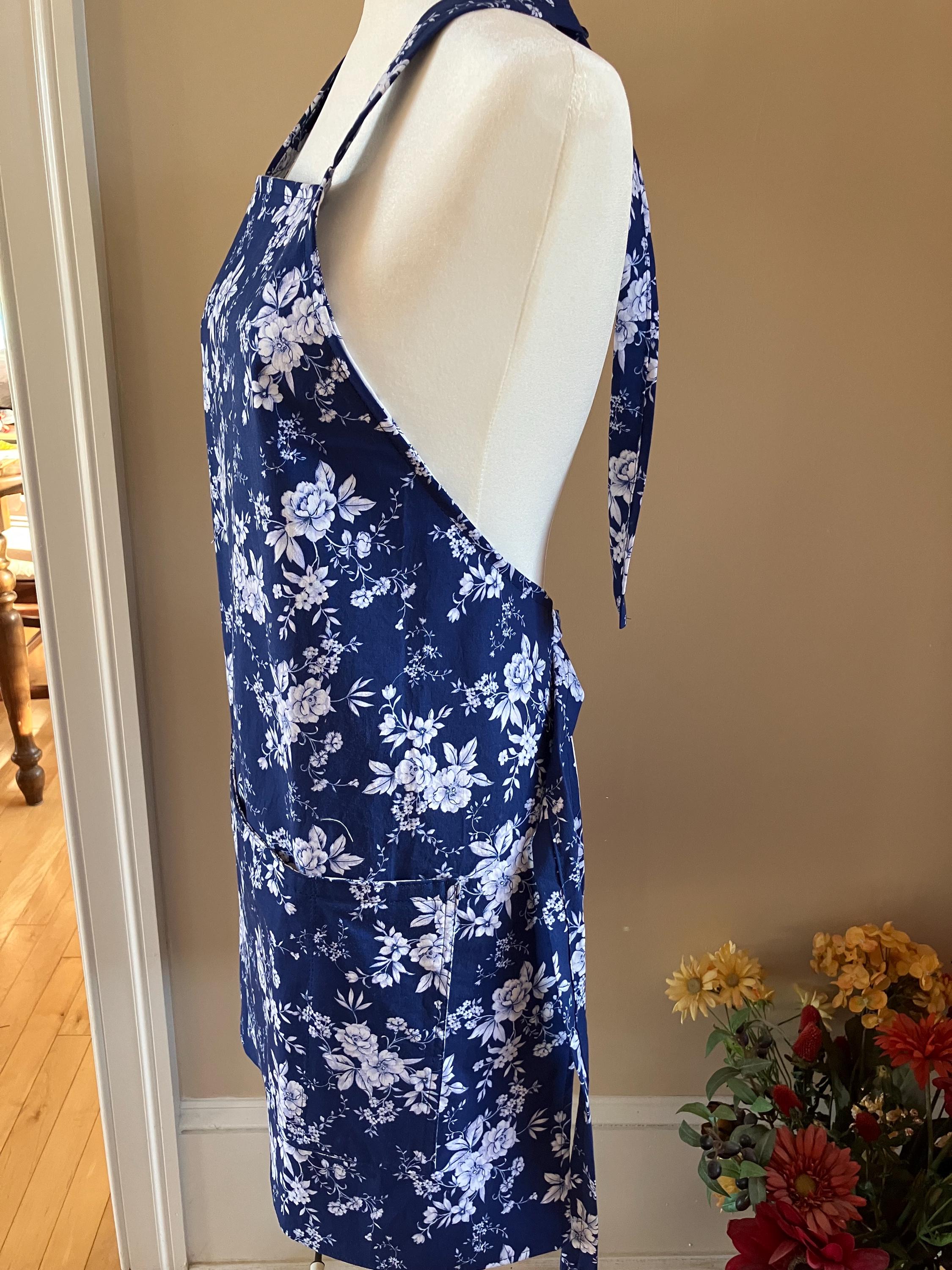 Blue and White Floral Apron//Matching Hot Pad//Matching Cozy// Kitchen//Craft//Garden//Outdoor