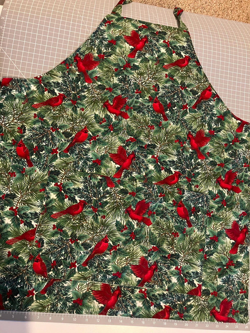 Cardinal Apron with Matching Hot Pad Set// Kitchen//Holiday