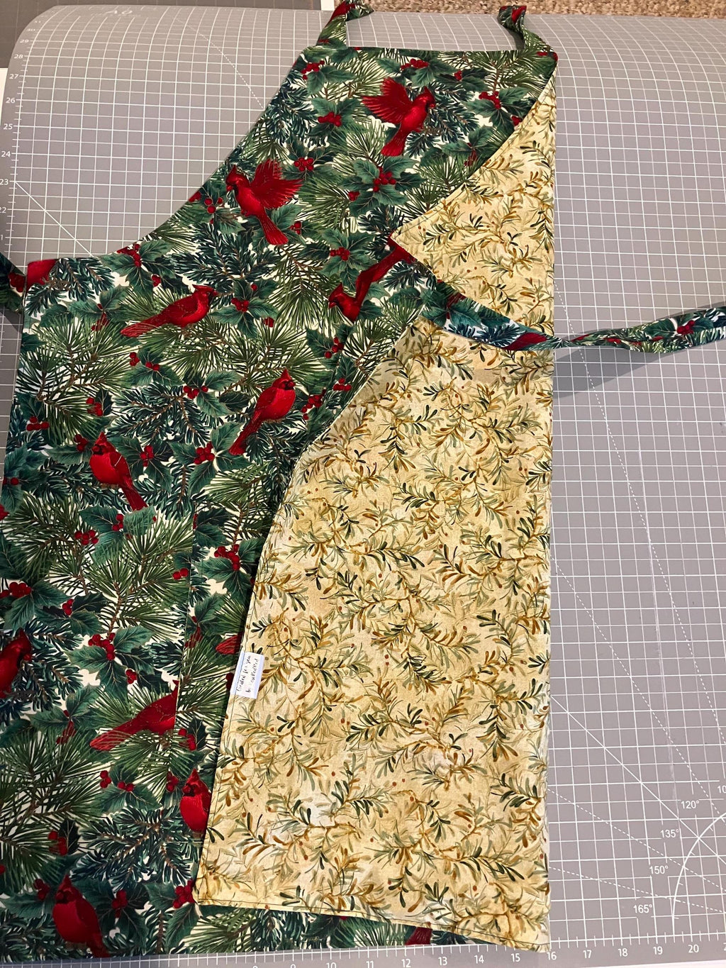 Cardinal Apron with Matching Hot Pad Set// Kitchen//Holiday