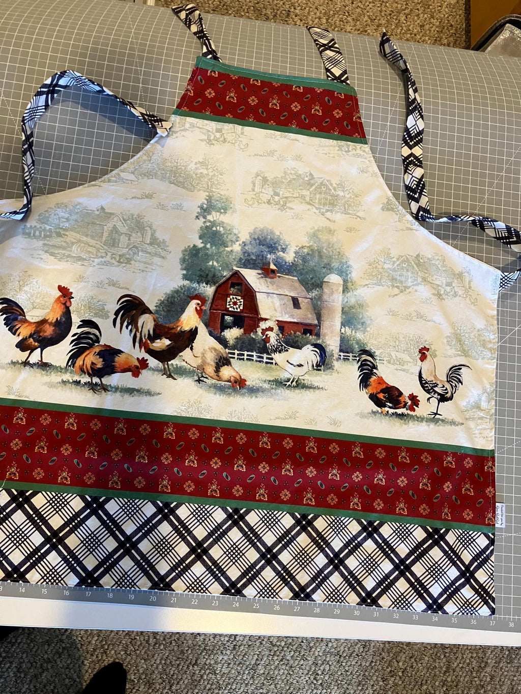 Chickens in the Farmyard Apron and Matching Oven Mitts