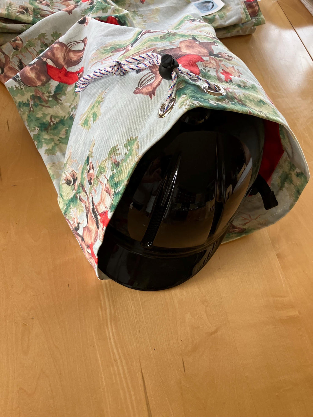 Equestrian Helmet Bags//Green Hunt Scenes//Fox Hunting//Horses//Drawstring Bag//waterproof lining