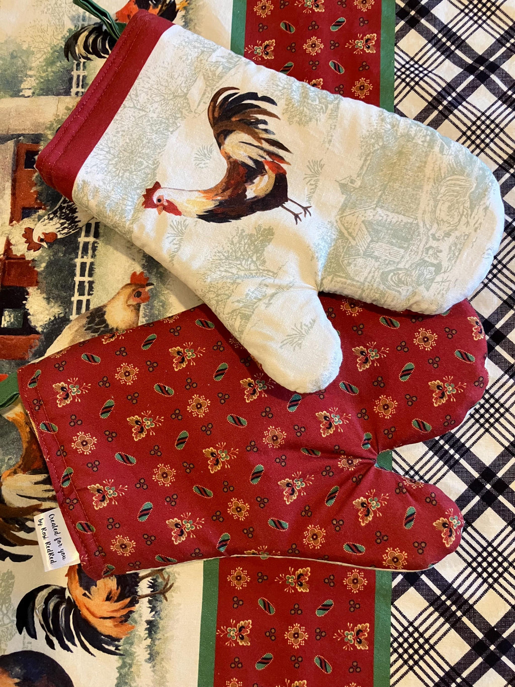 Chickens in the Farmyard Apron and Matching Oven Mitts