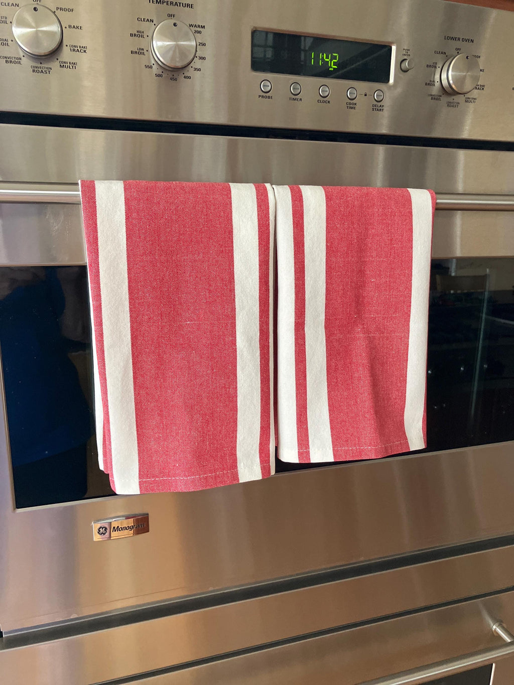 Red and Cream Striped Towels//Moda 100% Cotton Kitchen Towels//tea towel//dish towel//kitchen gift//housewarming/