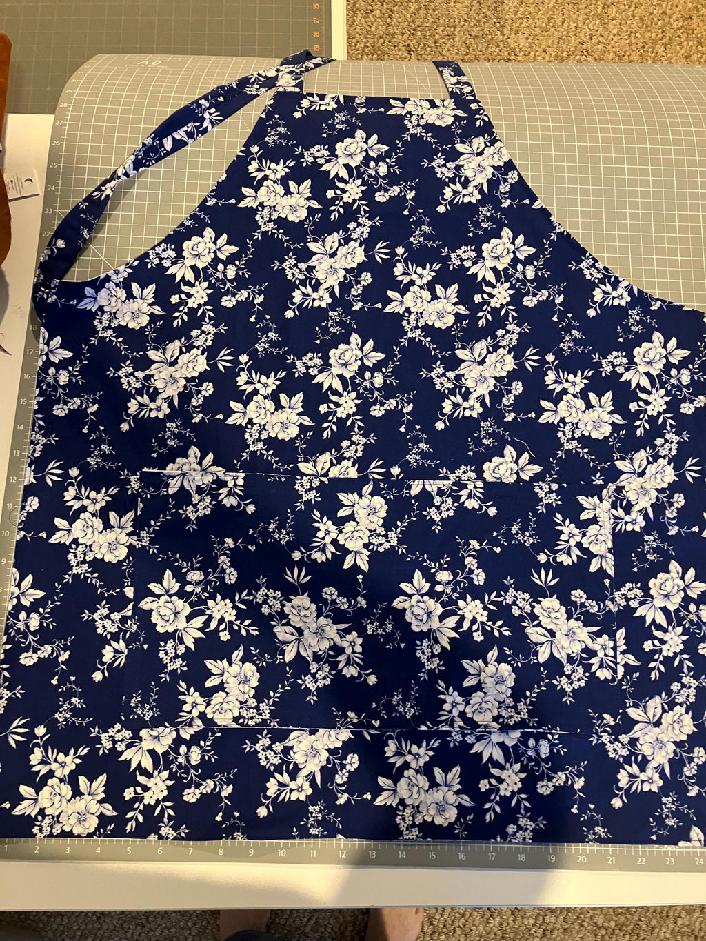 Blue and White Floral Apron//Matching Hot Pad//Matching Cozy// Kitchen//Craft//Garden//Outdoor